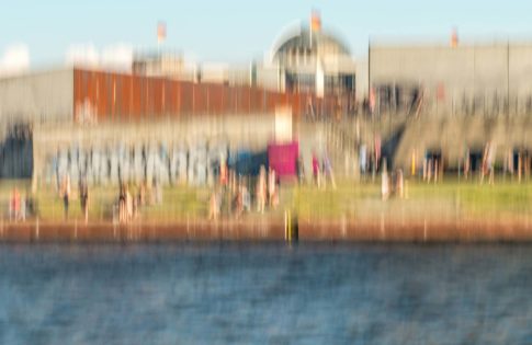 berlin reichstag hinter spree