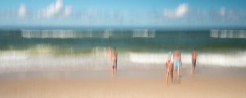 sylt am strand beim baden